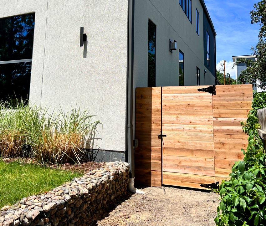modern_horizontal_wood_plank_privacy_fence_gate_denver